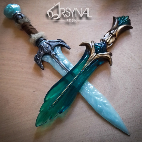 Glass and Stalhrim daggers. The weapons for my new Skyrim cosplay.Store : https://www.etsy.com/shop/