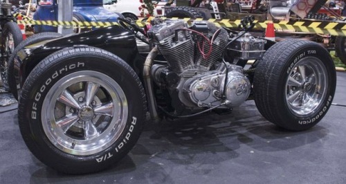 theoddrods:  A 1945 Harley Davidson combined with a ’36 Harley side car produces this interesting quad like vehicle that has a ’41 flat head riding shotgun.   Bottom photo is of a similar build from Bangkok.  Sick
