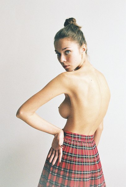sextathlon:  le-voleur-de-beaute:  Model: Anastasia Egonyan ~Lvdb  Tartan is all