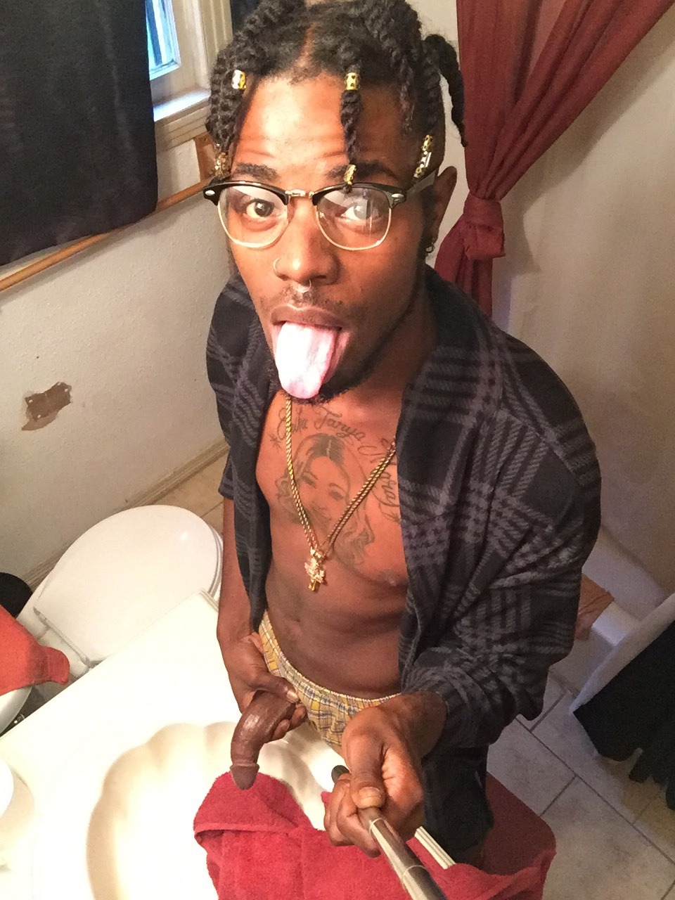 bigdaddyminaj:  🚨🚨Reblog/Like if your DICK is bigger than 6 inches🚨🚨NO