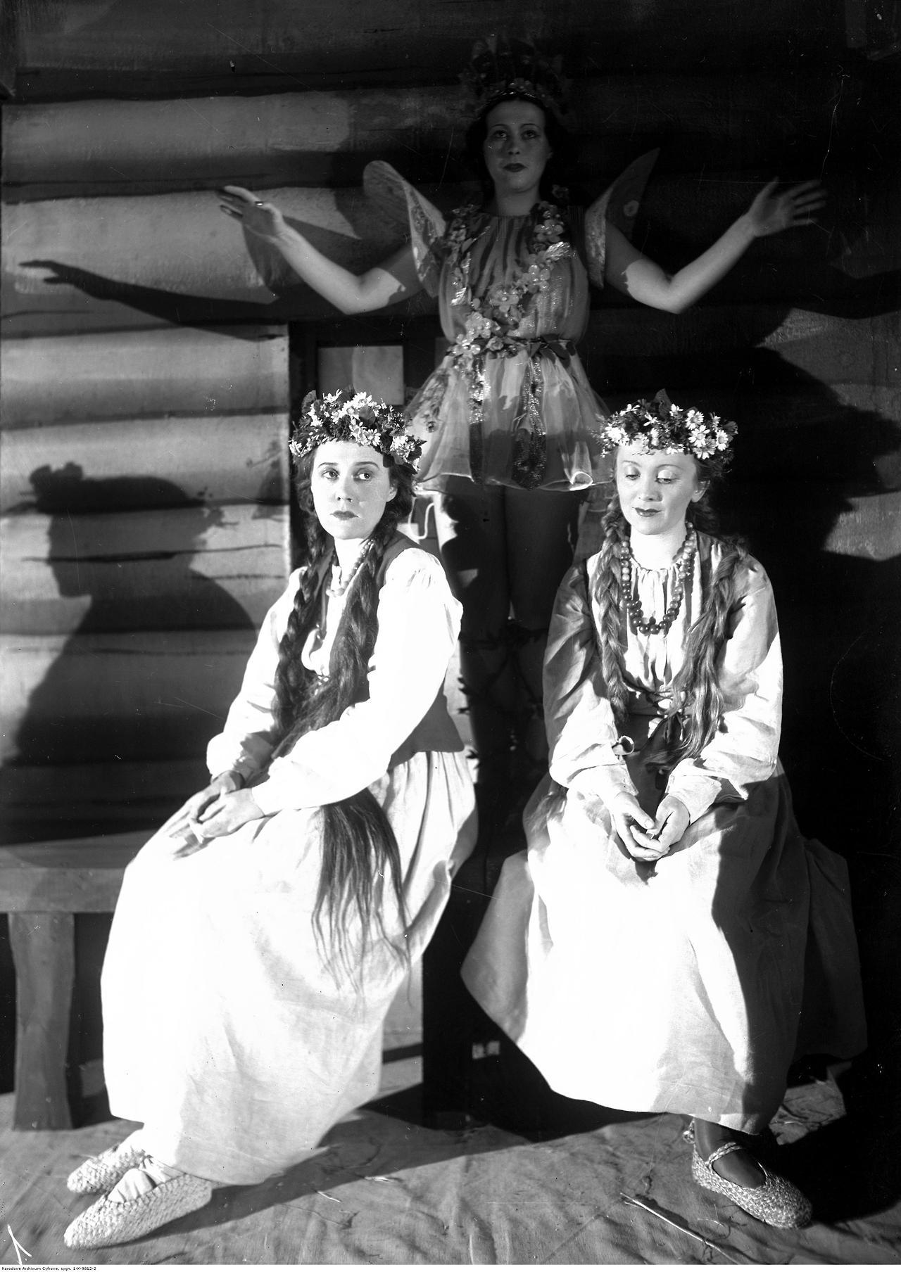 Actresses Zofia Jaroszewska (left), Roma Pawłowska (right) and Alicja Matusiakówna in theatre play ‘Balladyna’, Poland, 1938.
’Balladyna’ is a notable work of Polish romanticism, a tragedy written by the poet Juliusz Słowacki in 1834. The fictional...