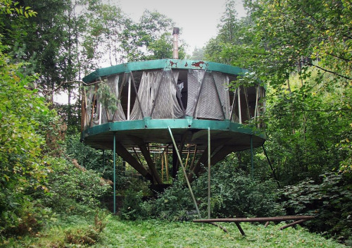 ofhouses:336. Lev Nikel /// UFO Cabin /// Beskydy, Krásná, Czech Republic /// 1980OfHo