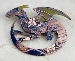 ladyofdragons:  asocialspider:  artisticpsychologist:  frozencrafts:  Amanda  CIRCUITBOARD DRAGONS    FUCKIN’ A I NEED IT  arduino marcio