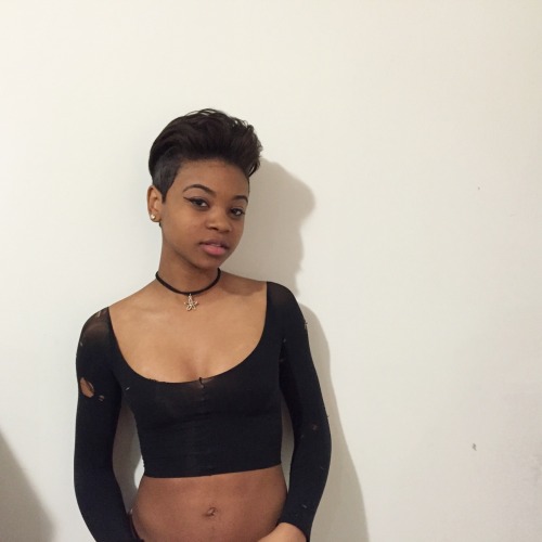 anunexplainablediva:  cierravegasbitchhh:  when you make a shirt out of pantyhose ⚡️  Bruh I never though about that…