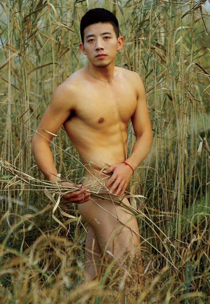 alens-one:  Asian handsome  in the outdoor let you see  2