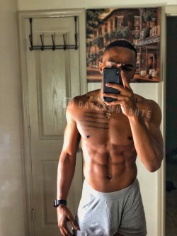 datdamndante:  Changed my bathroom pic. Like? 👀👀Ig: datdamndante 🔥🔥