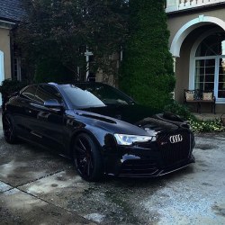 lovingdiorlv:  Audi RS5 beautiful black car. Elegant &amp; powerful, always classy in black. would you love to drive this Audi? Follow @freemyidea for more luxury, homes, jets, cars and millionaire lifestyle! Follow @freemyidea! 