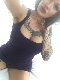 connoisseurofpussy6996:  Tatted MILF 🙃