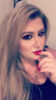 sexaddict1978:  mzglamoreyez:  plussizeadmiration:  mzglamoreyez:It’s New Years Eve for me here in Australia and I wanted to thank you all for supporting me, liking and reblogging my photos, all the comments, messages and chats! Your support means more