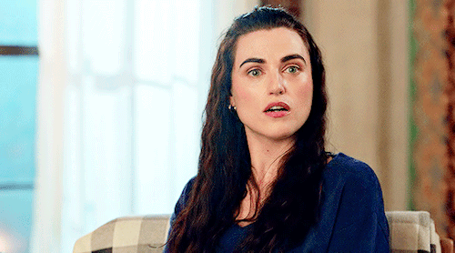 femaleheroes:  What if we start this all over but this time Katie plays the nerdy friend who helps Kara from the beginning?Bonus:  and she usually looks like this.