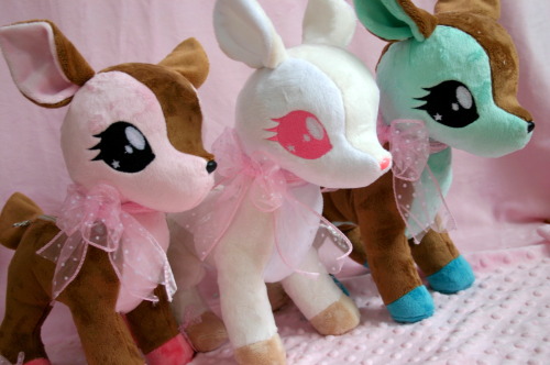 follylolly:Our new line of plush bags is finally finished~!  I spent a lot of time running around tr