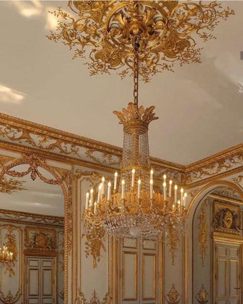 versaillesadness: ️ Wonderful picture of the Ambassasdors Room at the French presidential palace tak