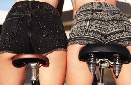 girls-on-bicycles:  Girls On Bicycle