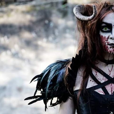 Happy Halloween!
fb.com/abaktcos
Shot by Fabricio Modesto Dolci
Projeto Eugnas n. XVII
#eugnas #demon #cosplay #makeup #goth #gore #dark #darkness #demoness #horn #horns #feather #pentagram #blood #redhair