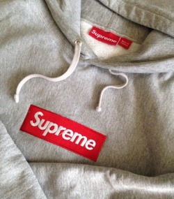 supremeclothing:  Box Logo  via@supremelatroops