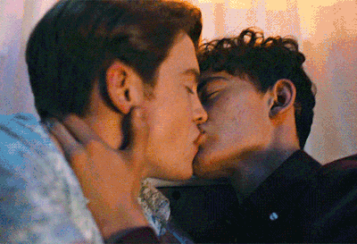 duckflyfly:Would you kiss me? Yeah.