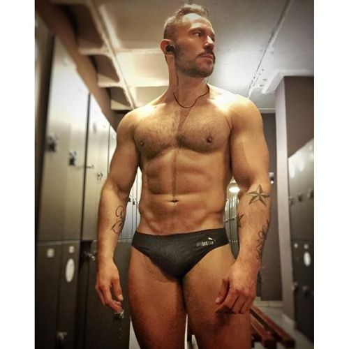 lockershots:LockerShots – 100K Strong!