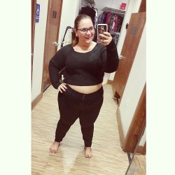 chubby-bunnies:  Fat girls can wear crop tops too! And here’s glorious proof of that ;)     What a hottie