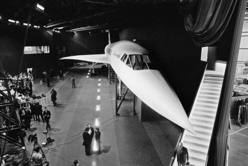 vintageeveryday:Manufacturing Concorde, the world’s first supersonic passenger jet.