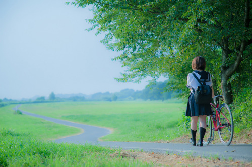 cometcos:  オリジナル（セーラー服少女+ロードバイク）：ちぃ太　（敬称略）