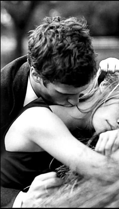 defiantsubmissive:  Neck kisses. Always.  😣 they make me squirm