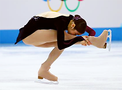 edge-triggered:  whatmakesyoulove:  Yuna Kim, Sochi 2014 (Silver)Figure Skating  Yuna and her gold-medal winning dress.