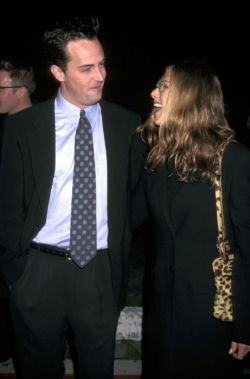 90sgeller:  jennifer aniston &amp; matthew perry, 1998