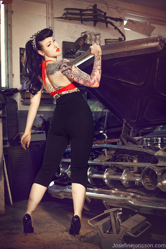 alternative-pinup:  Alternative Pinup http://tinyurl.com/nouq9gk 