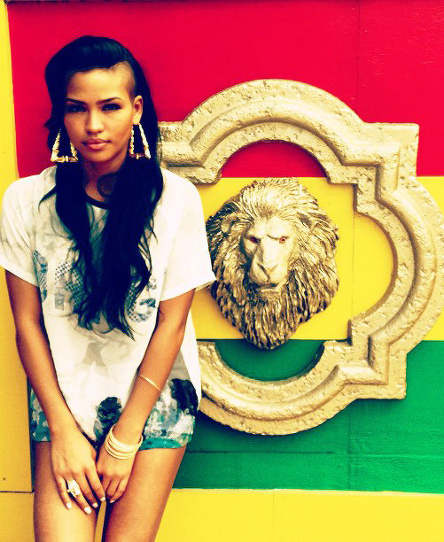 datbitxhmarie:  http://datbitxhmarie.tumblr.com/ 