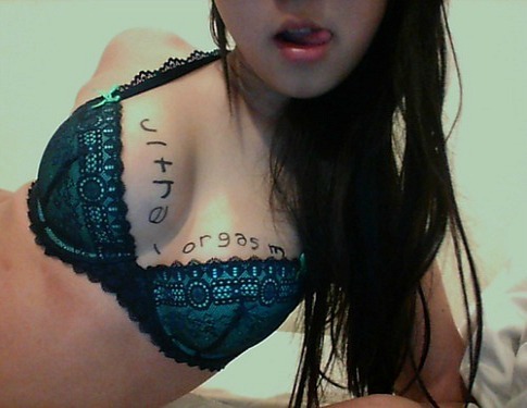 pale-0rgasm:  ultra-0rgasm:  birthday gift <3 LOVE U SO MUCH DEAR <3  ✖✖✖