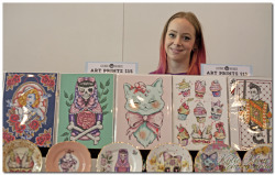 kyliekeenephotography:  I love Ella Mobbs! Her artwork is adorable and definitely not your average kitties or cupcakes. Beautiful unique designs you can take home as a print, a badge, a wooden brooch or even more awesome - tea cups, saucers and plates!!