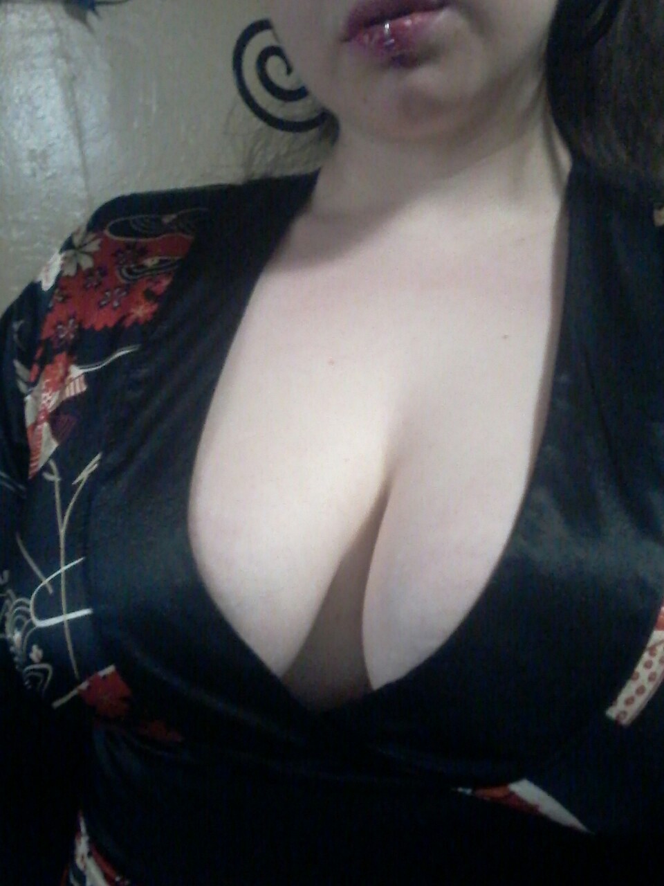 acidkittiegoddess:  Have to figure out what to wear I  tomorrow have to go to a fancy