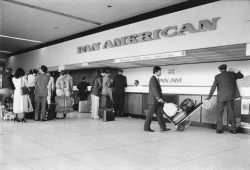 remusinfurs:  Pan Am counter in LAX, 1970s