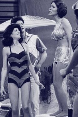 blondebrainpower:In the sequence, Star Wars is re-imagined as a 1950s beach romp, with Carrie Fisher, Bill Murray and Gilda Radner playing Frankie Avalon and Annette Funicello, and  Dan Aykroyd taking on the part of Vincent Price.