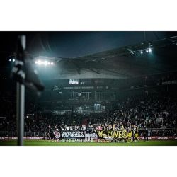 stpauligram:  Refugees welcome!  @fcstpauli hosted @bvb09 in a friendly along with 1000 invited refugees.  Der #FCStPauli und #BVB haben ein Freundschaftsspiel ausgetragen, zu dem 1000 Flüchtlinge eingeladen waren.  #Bundesliga #refugeeswelcome #fcsp