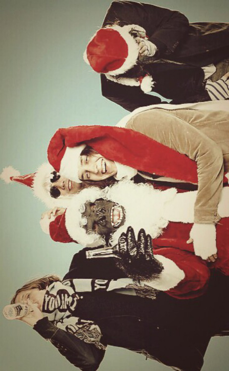 zestroked: Day 25 of the strokes and Christmas! :)  There aren’t enough words for how much I love this lol