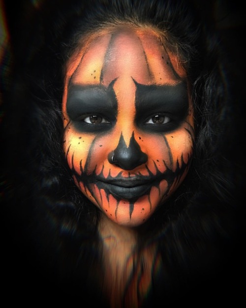 Day 1 of the #31daysofhalloween challenge: Starting off light with a pumpkin look to create this I u