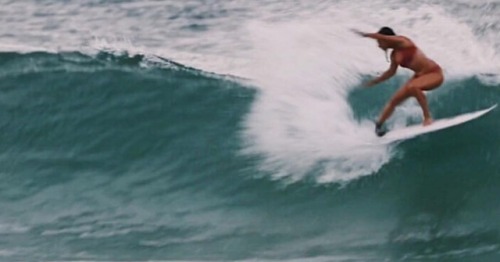 Focus… • Surfer‍♀️~ @gialorentson Pic~ unknown • • • #surfsirens #surflikeagirl #womenssurfin