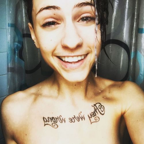 Hanna in her natural habitat ~ aka the #shower #girl #selfie #fuckit 