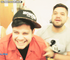 islabenshortiana:  Benshorts + Siendo empujado y callado por Gwabir. 
