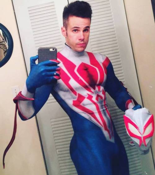 gaycomicgeek:  http://gaycomicgeek.com/spider-man-sexy-male-appreciation-post-just-in-general-nsfw/My first comic book crush was Peter Parker. He seemed to have his costume ripped in nearly every issue I ever read as a kid and that tingled something in