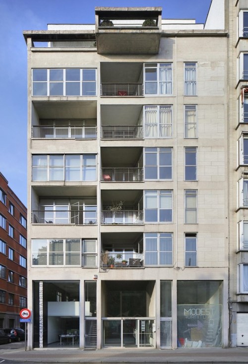 germanpostwarmodern: Apartment Building “De Zonnewjzer” (1955-57) in Antwerp, Belgi