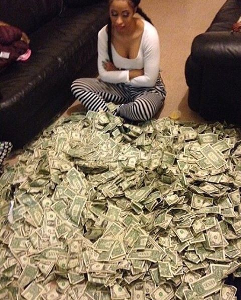 chuckynachos:  Money on my mind. 