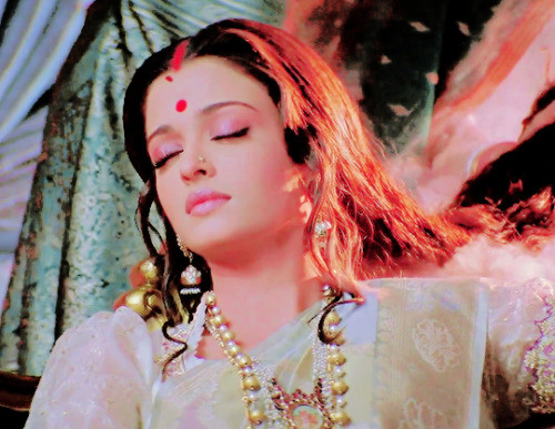 aashiqaanah:  Screencap meme: Princess Paro, what a Beauty