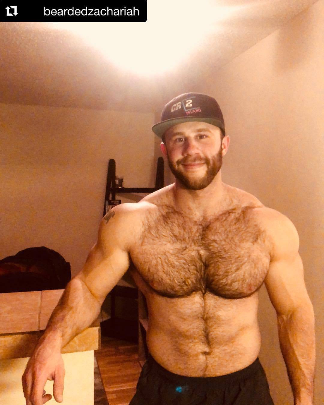 mancrushoftheday:#Repost @beardedzachariah ・・・ Abdominal muscles come and go.
