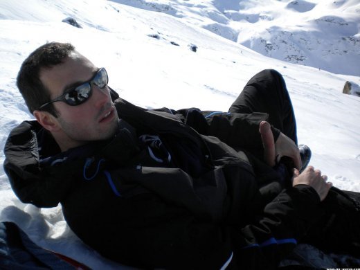 guyspantsdown:  Showing off in the snow 