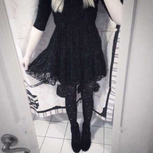 morticiaaddams13:Feeling especially Addamsy today!Via Instagram: hannahblissc