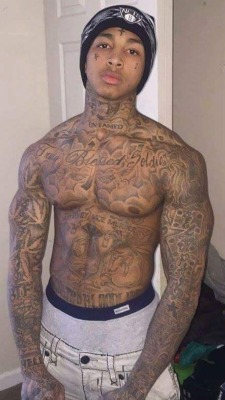 ganggang224:  prisonbodies:  Just released 😯  I want to release on him  dam mmm