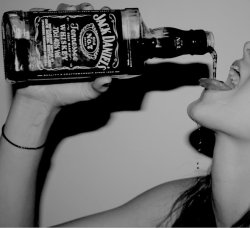 aunamiradadedistancia:  WHISKY*-*  *-*