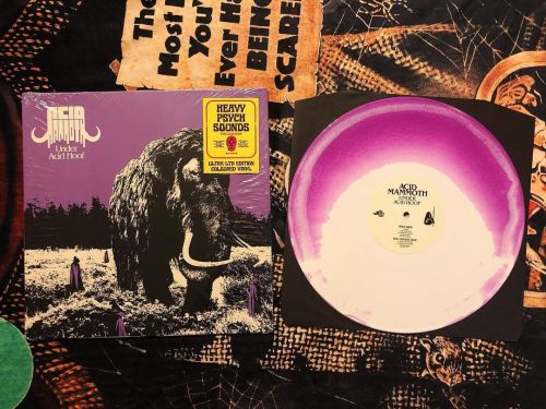 New #vinyl from @thecosmicpeddler #acidmammoth #belzebong #uubbuurruu #thecosmicpeddler #doommetal #